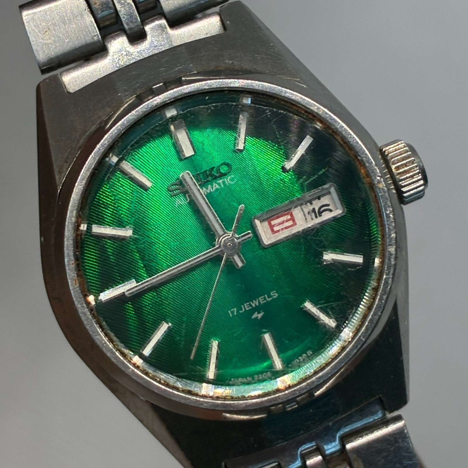 Vintage Seiko Automatic 17 Jewels Green Textured Dial Day Date Womens Watch